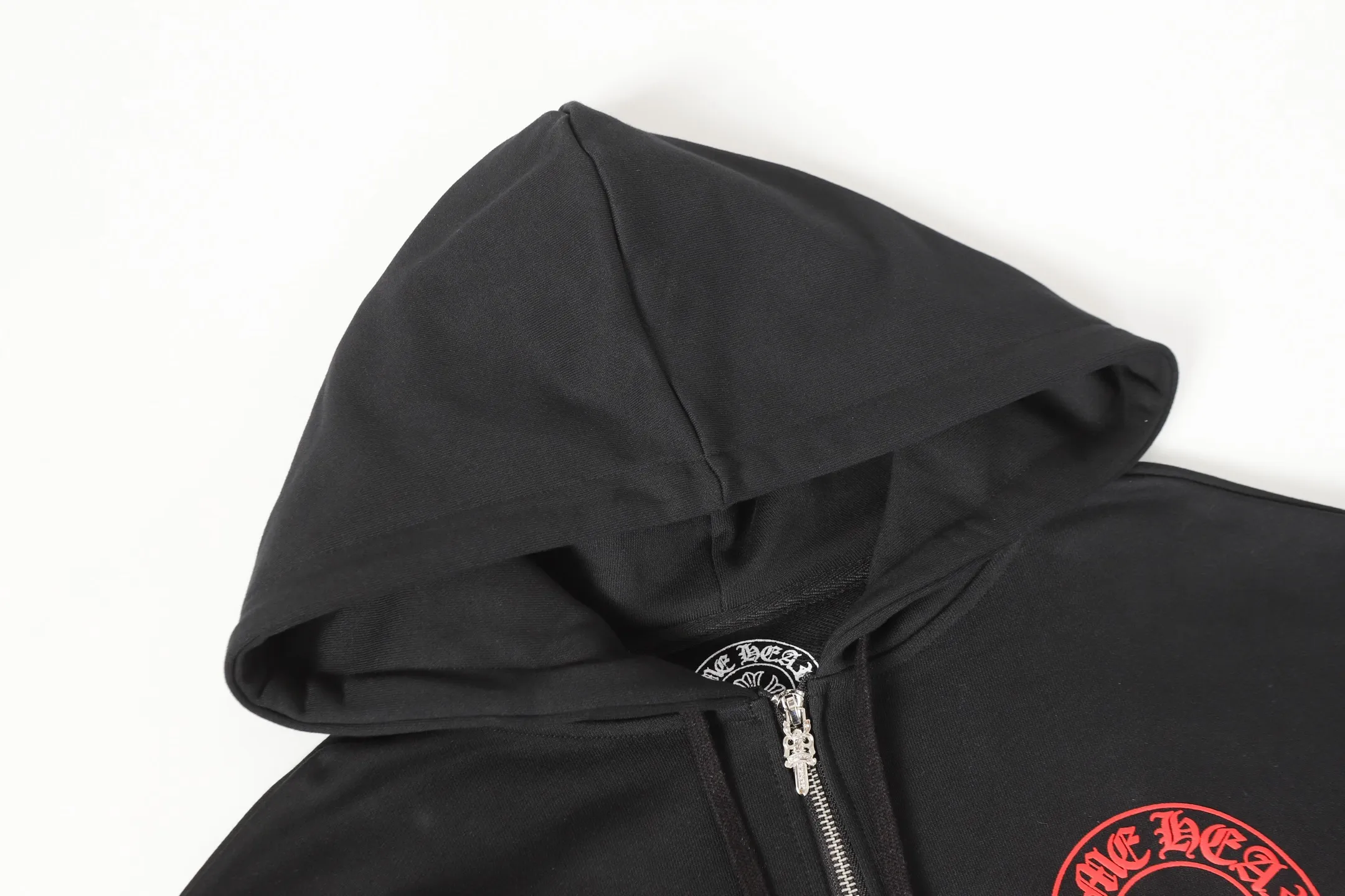 P250 K23 cross-border model, please do not place an order if you are pursuing quality - Chrome Hearts/Chrome Hearts 25ss foam horseshoe printed zipper sweatshirt cardigan jacket - High weight, high density and high quality, soft, delicate and skin-friendly wool, soft and silky to the touch, excellent warmth and skin-friendly properties - Custom-woven and custom-dyed, no color difference, no matter the fabric or workmanship details, beat the ordinary version on the market - Hardware zipper accessories are all customized, full of details -Colour: Black -Size: S M L XL